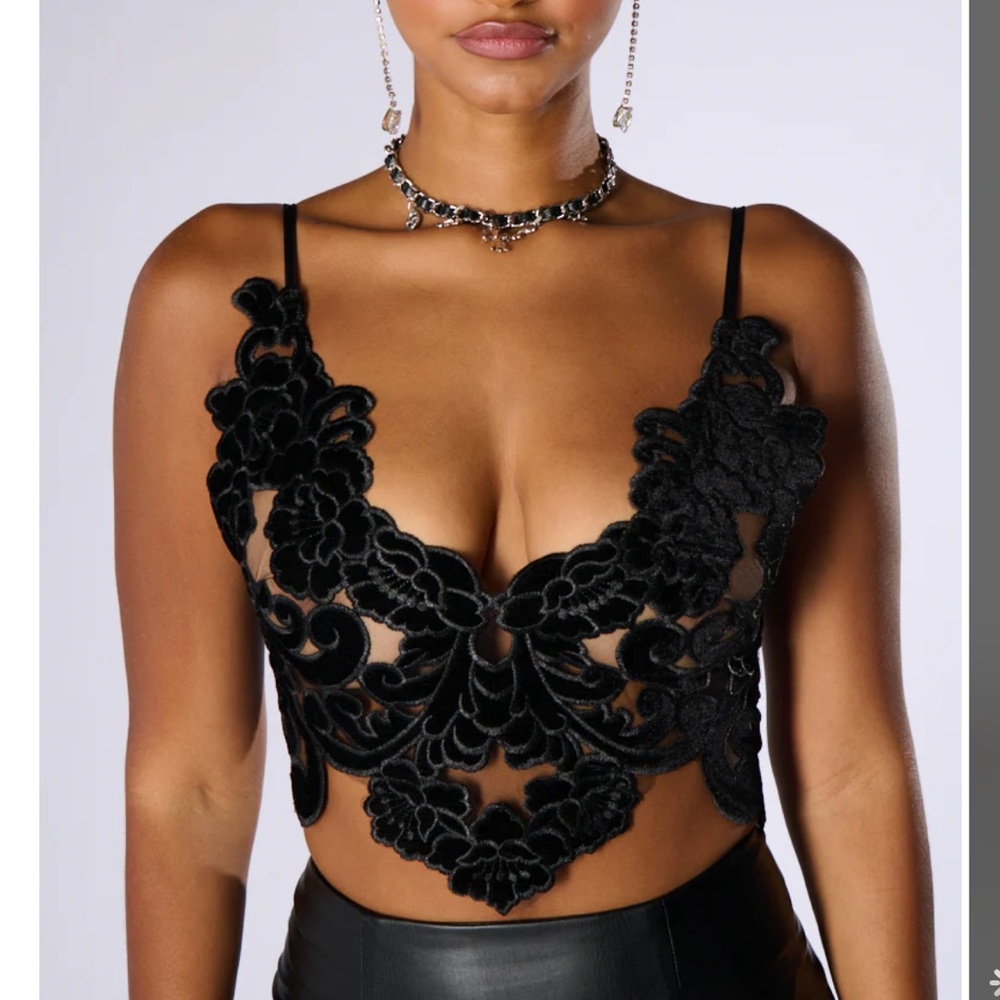 IN THE GARDEN VELVET BRALETTE TOP IN BLACK - S - Picture 2 of 4